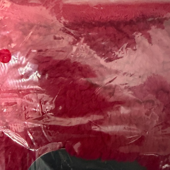 Berkshire Rouge Red VelvetSoft Reverse to Sherpa Throw